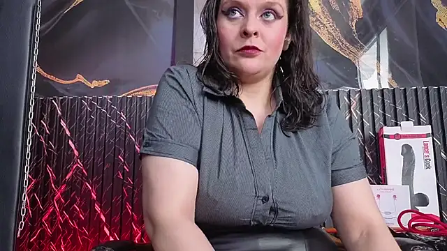 Snapshot of AmandaKovich chatting on November 18, 2025, 7:18 pm AmandaKovich online show from November 18, 2025, 7:18 pm