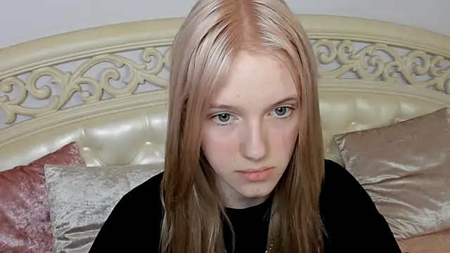 Snapshot of EdlaHewell chatting on February 14, 2025, 8:42 am EdlaHewell online show from February 14, 2025, 8:42 am