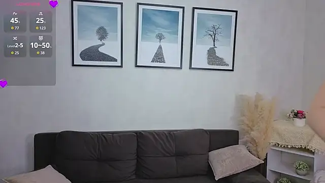 Snapshot of EdlaHewell chatting on October 2, 2025, 11:23 pm EdlaHewell online show from October 2, 2025, 11:23 pm