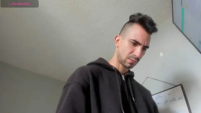 Snapshot of K_cique chatting on October 1, 2025, 5:30 pm K cique online show from October 1, 2025, 5:30 pm