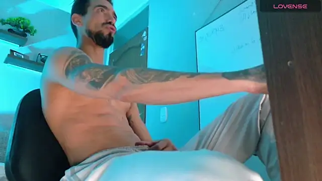 Snapshot of K_cique chatting on November 4, 2025, 12:10 am K cique online show from November 4, 2025, 12:10 am