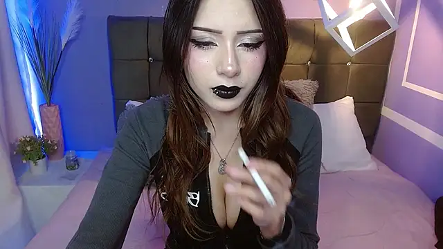 fyreandfox  online show from January 31, 2026, 7:45 pm