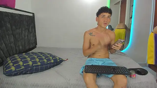 Snapshot of tonypaul13 chatting on May 18, 2026, 12:40 am tonypaul13 online show from May 18, 2026, 12:40 am