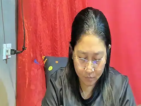 hotchubby88 online show from April 16, 2026, 11:44 am