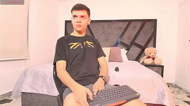 Snapshot of JacobRoberts1 chatting on March 17, 2025, 4:29 am JacobRoberts1 online show from March 17, 2025, 4:29 am