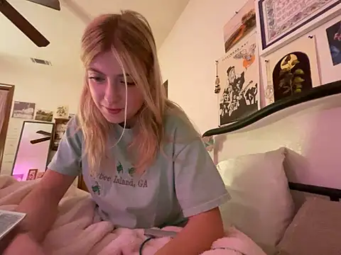 sinfulblonde1 online show from February 19, 2025, 2:23 am