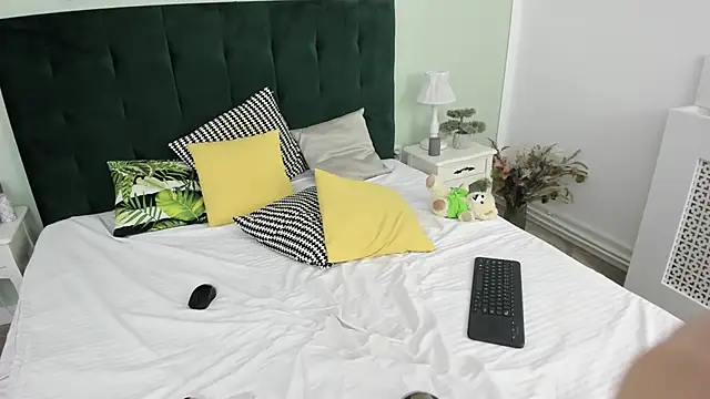 Tessa Joy online show from March 17, 2025, 9:12 am