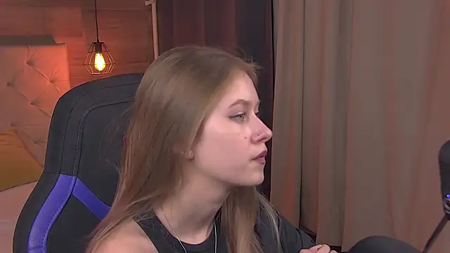 EveMundie online show from February 22, 2025, 3:36 pm