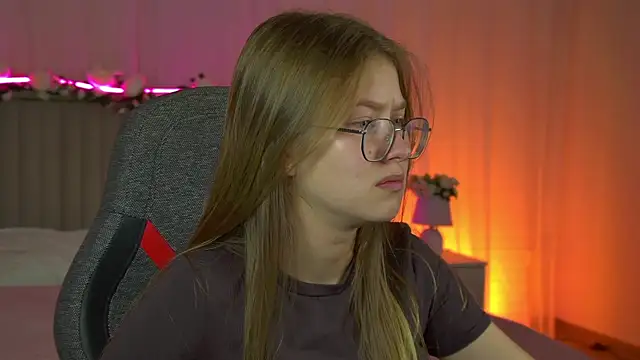 EveMundie online show from October 1, 2025, 12:44 pm