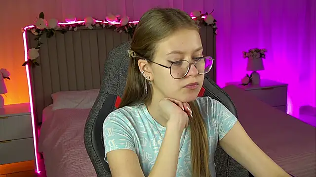 EveMundie online show from October 25, 2025, 12:45 pm