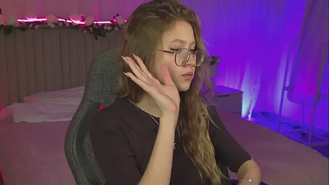 EveMundie online show from November 14, 2025, 10:03 am