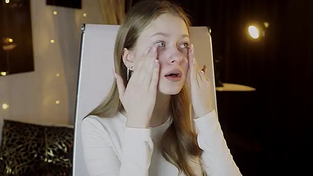 EveMundie online show from March 7, 2026, 9:39 am