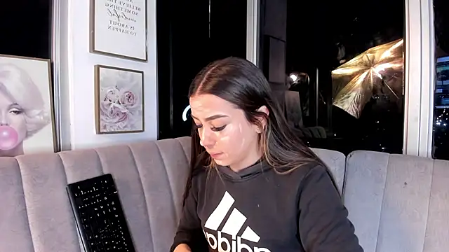 Snapshot of Ivanna_West chatting on July 7, 2026, 10:19 am Ivanna West online show from July 7, 2026, 10:19 am