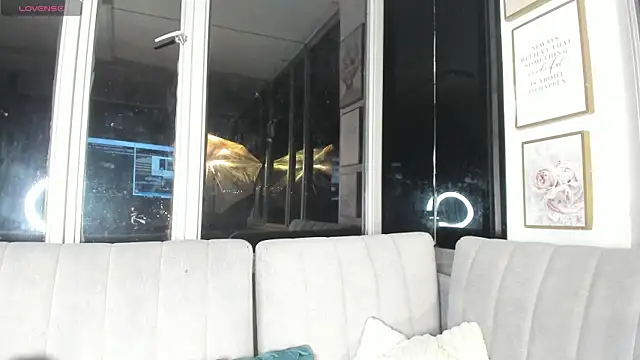 Snapshot of Ivanna_West chatting on July 23, 2026, 10:02 am Ivanna West online show from July 23, 2026, 10:02 am