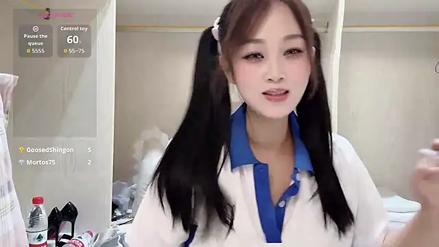 yueyue2003 online show from December 22, 2025, 3:58 am