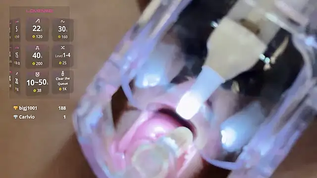 yueyue2003 online show from February 7, 2026, 1:04 pm