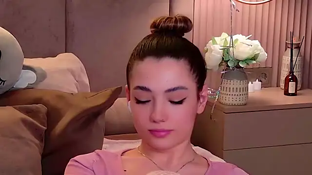 Snapshot of Alice_Deleon chatting on February 17, 2025, 2:53 am Alice Deleon online show from February 17, 2025, 2:53 am