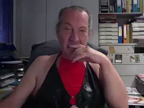 Snapshot of HMStraps01 chatting on October 10, 2025, 10:25 am HMStraps01 online show from October 10, 2025, 10:25 am