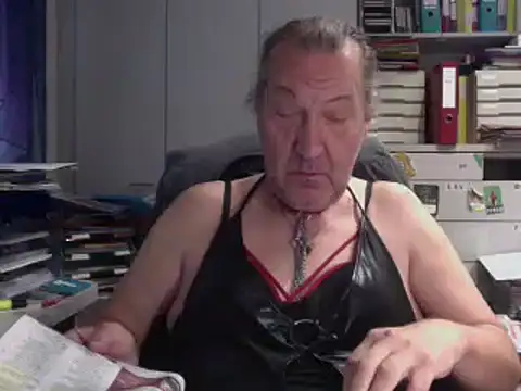 Snapshot of HMStraps01 chatting on October 18, 2025, 7:20 am HMStraps01 online show from October 18, 2025, 7:20 am