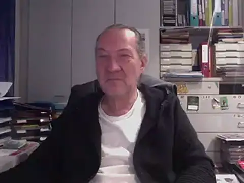 Snapshot of HMStraps01 chatting on November 21, 2025, 12:48 pm HMStraps01 online show from November 21, 2025, 12:48 pm