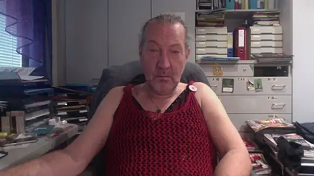 Snapshot of HMStraps01 chatting on December 5, 2025, 11:41 am HMStraps01 online show from December 5, 2025, 11:41 am