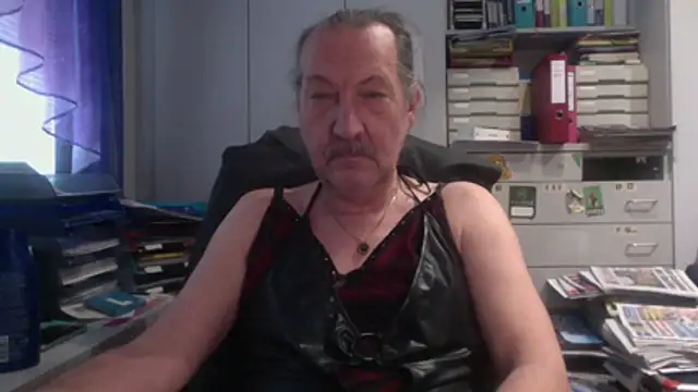 Snapshot of HMStraps01 chatting on January 15, 2026, 11:26 am HMStraps01 online show from January 15, 2026, 11:26 am