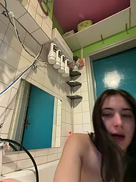 sexymelli18 online show from April 25, 2026, 6:16 pm