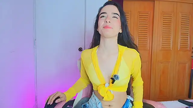 Peach Rose  online show from October 12, 2025, 7:02 pm