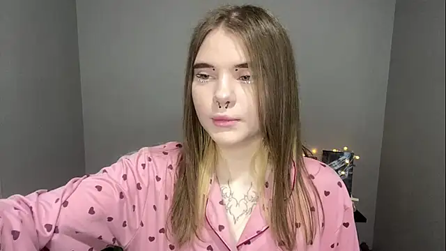 Snapshot of CarolinePepper chatting on March 4, 2025, 5:13 pm CarolinePepper online show from March 4, 2025, 5:13 pm