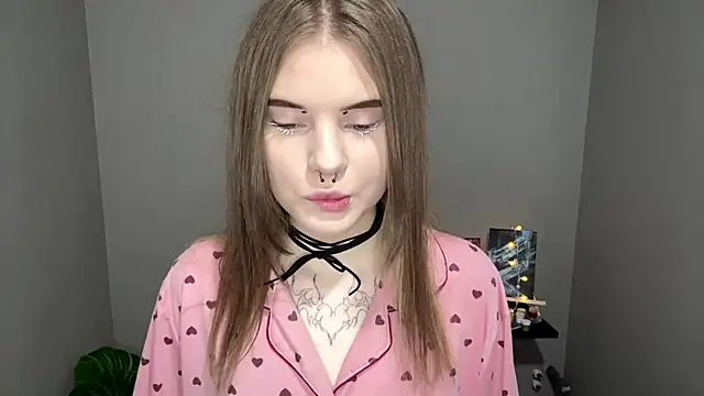 Snapshot of CarolinePepper chatting on March 6, 2025, 5:11 pm CarolinePepper online show from March 6, 2025, 5:11 pm