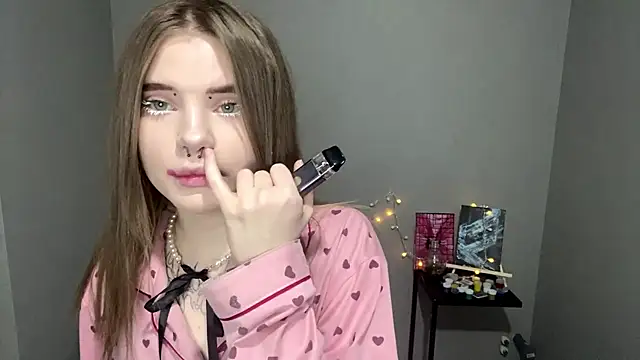 Snapshot of CarolinePepper chatting on March 10, 2025, 5:07 pm CarolinePepper online show from March 10, 2025, 5:07 pm