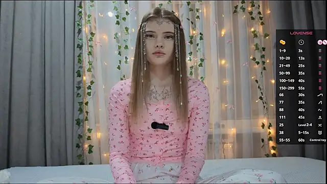 CarolinePepper online show from January 10, 2026, 1:57 pm