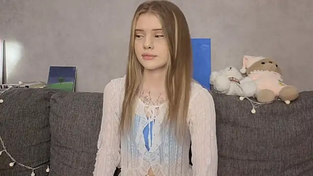 Snapshot of CarolinePepper chatting on June 19, 2026, 1:26 pm CarolinePepper online show from June 19, 2026, 1:26 pm