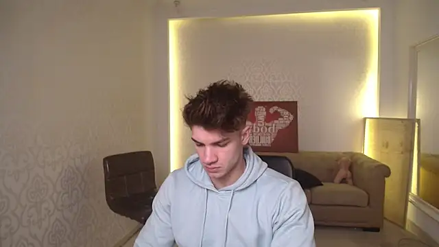 Snapshot of MaxKaiden chatting on March 7, 2025, 5:18 am MaxKaiden online show from March 7, 2025, 5:18 am