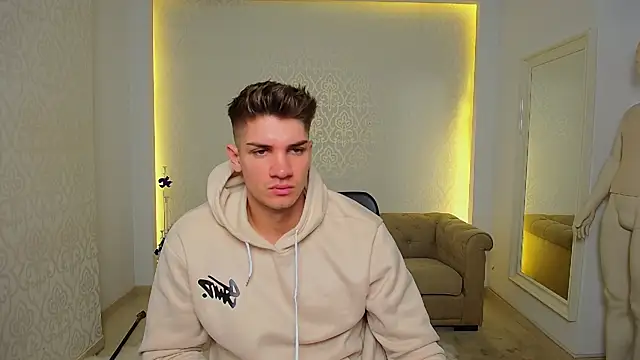 Snapshot of MaxKaiden chatting on November 9, 2025, 5:28 am MaxKaiden online show from November 9, 2025, 5:28 am