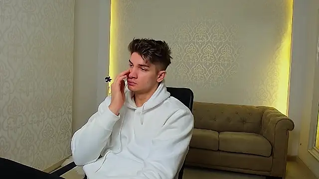 Snapshot of MaxKaiden chatting on November 23, 2025, 5:29 am MaxKaiden online show from November 23, 2025, 5:29 am