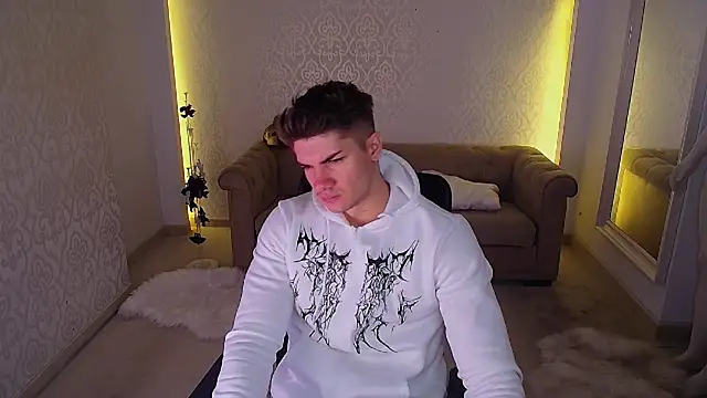 Snapshot of MaxKaiden chatting on November 25, 2025, 5:40 am MaxKaiden online show from November 25, 2025, 5:40 am