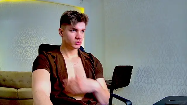 MaxKaiden online show from March 5, 2026, 6:09 am