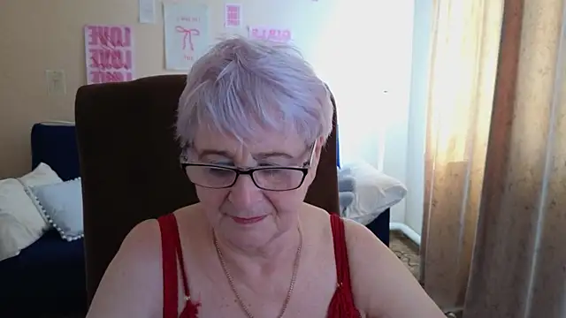 Snapshot of Sandra_Snowflake chatting on May 5, 2026, 12:35 pm Sandra Snowflake online show from May 5, 2026, 12:35 pm