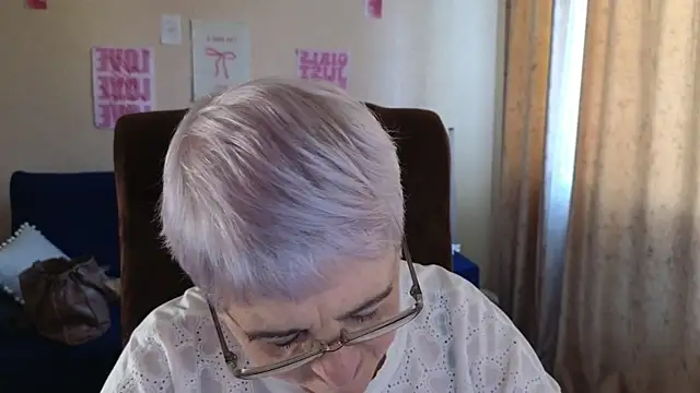 Snapshot of Sandra_Snowflake chatting on May 22, 2026, 4:19 am Sandra Snowflake online show from May 22, 2026, 4:19 am