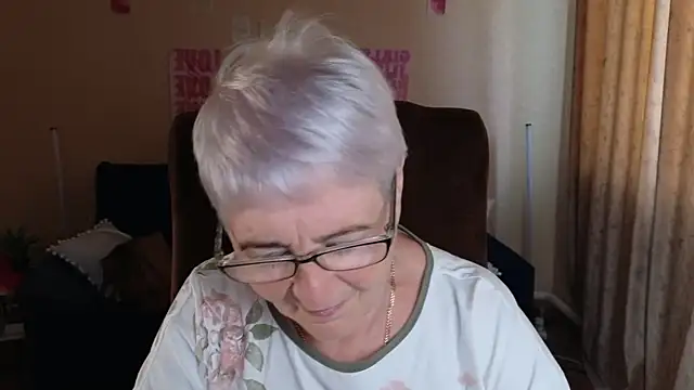 Snapshot of Sandra_Snowflake chatting on May 25, 2026, 4:29 am Sandra Snowflake online show from May 25, 2026, 4:29 am