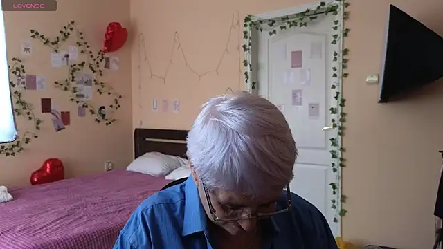 Snapshot of Sandra_Snowflake chatting on June 5, 2026, 6:52 am Sandra Snowflake online show from June 5, 2026, 6:52 am