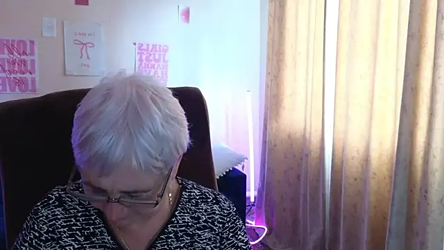 Snapshot of Sandra_Snowflake chatting on June 10, 2026, 12:26 pm Sandra Snowflake online show from June 10, 2026, 12:26 pm