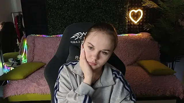 Snapshot of Dyna_bae chatting on September 14, 2025, 1:49 am Dyna bae online show from September 14, 2025, 1:49 am