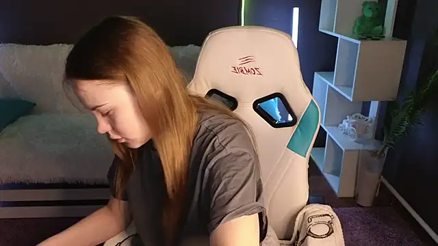 Snapshot of Dyna_bae chatting on September 28, 2025, 1:44 am Dyna bae online show from September 28, 2025, 1:44 am