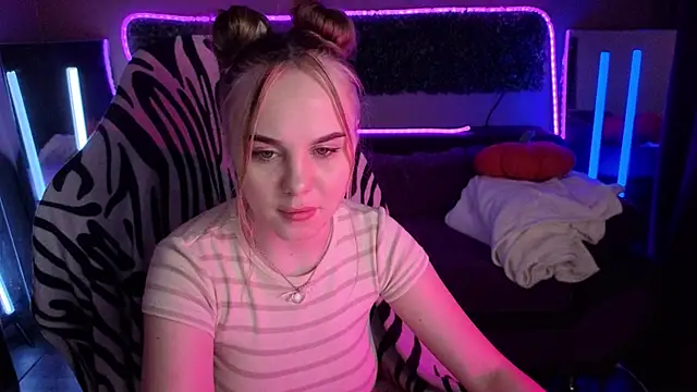 Snapshot of Dyna_bae chatting on November 10, 2025, 1:48 am Dyna bae online show from November 10, 2025, 1:48 am