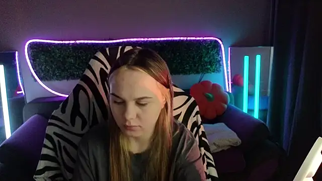 Snapshot of Dyna_bae chatting on November 14, 2025, 2:21 am Dyna bae online show from November 14, 2025, 2:21 am