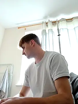 Snapshot of Eusuntnoulgigolo chatting on March 21, 2025, 12:50 pm Eusuntnoulgigolo online show from March 21, 2025, 12:50 pm