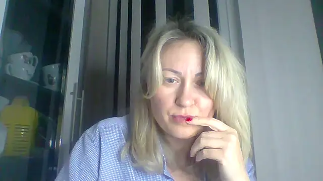 Snapshot of Mary888x chatting on March 1, 2025, 9:15 pm Mary888x online show from March 1, 2025, 9:15 pm