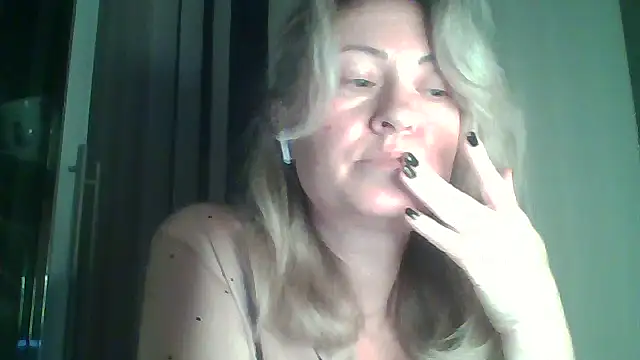 Snapshot of Mary888x chatting on March 5, 2025, 4:35 pm Mary888x online show from March 5, 2025, 4:35 pm